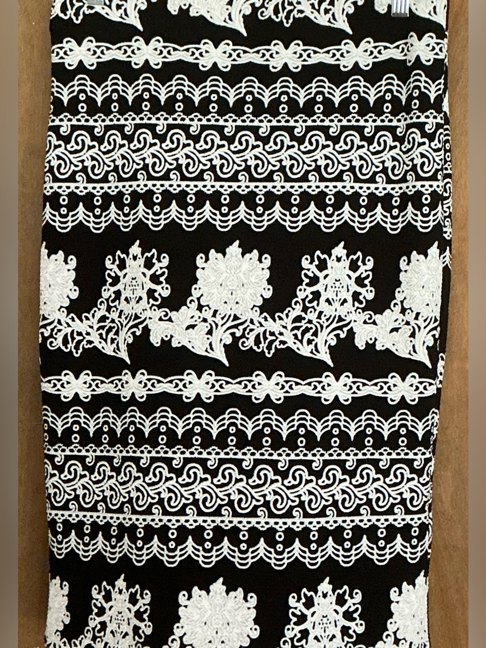 ECI New York Black White Damask Pencil Skirt M Textured Stretch Midi Whimsical